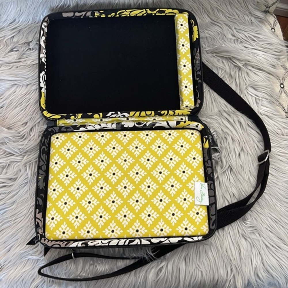 Vera‎ Bradley Hard Shell Tablet/iPad Case with Strap - Picture 6 of 15